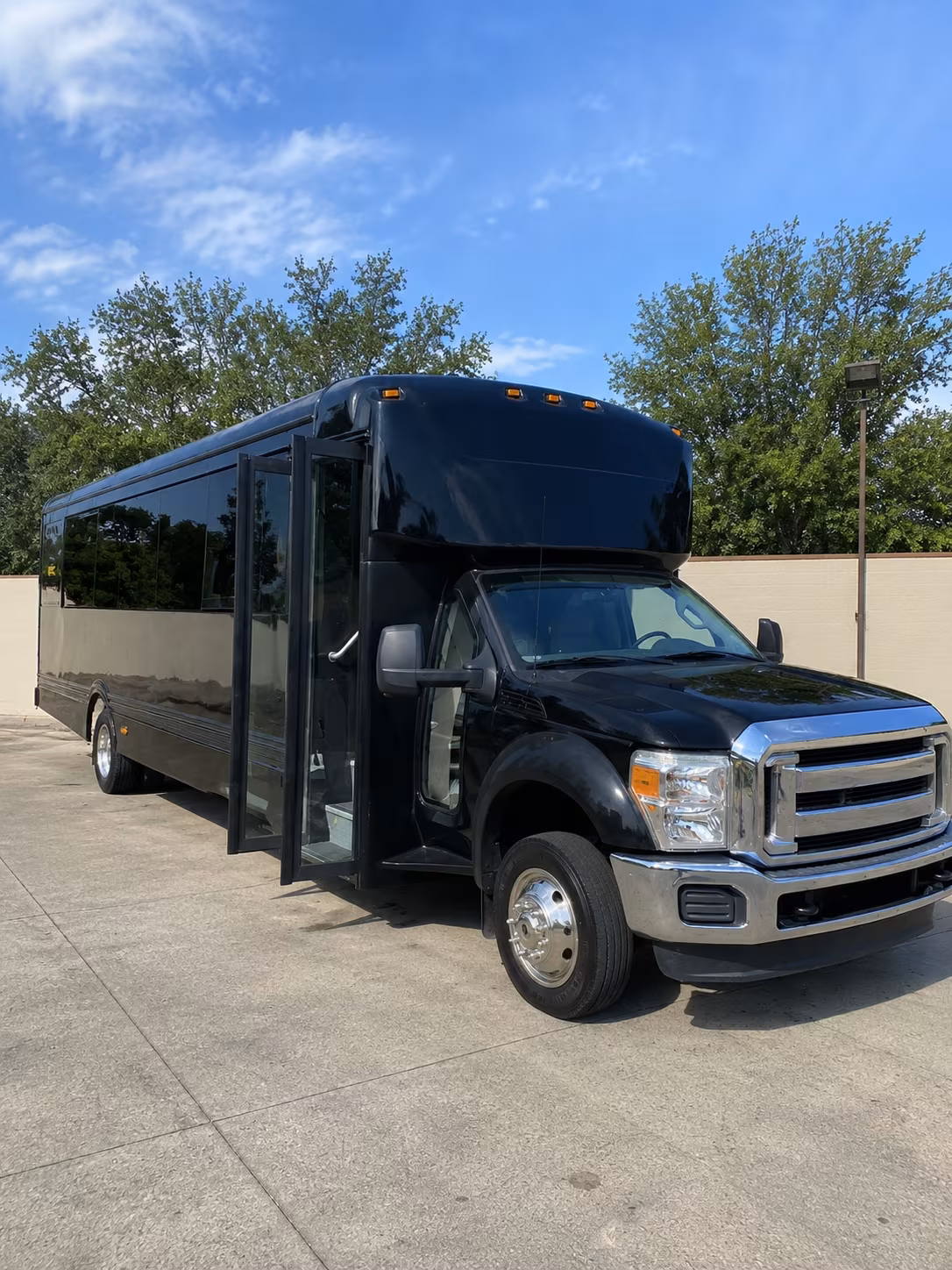 fremont 20 passenger party bus