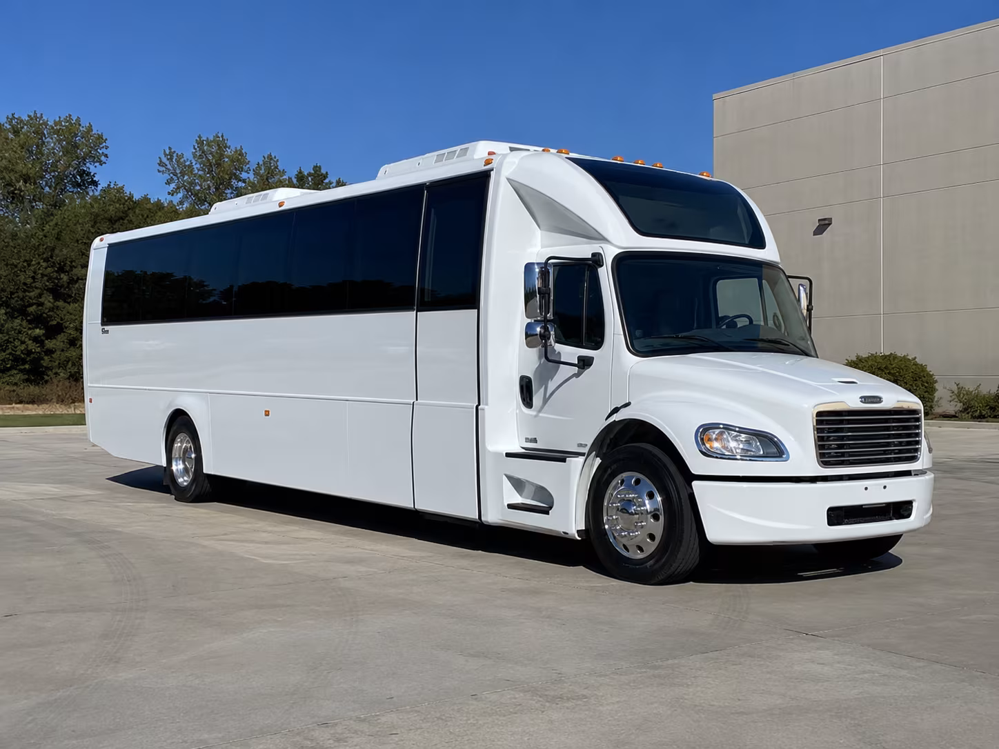 fremont 28 passenger party bus